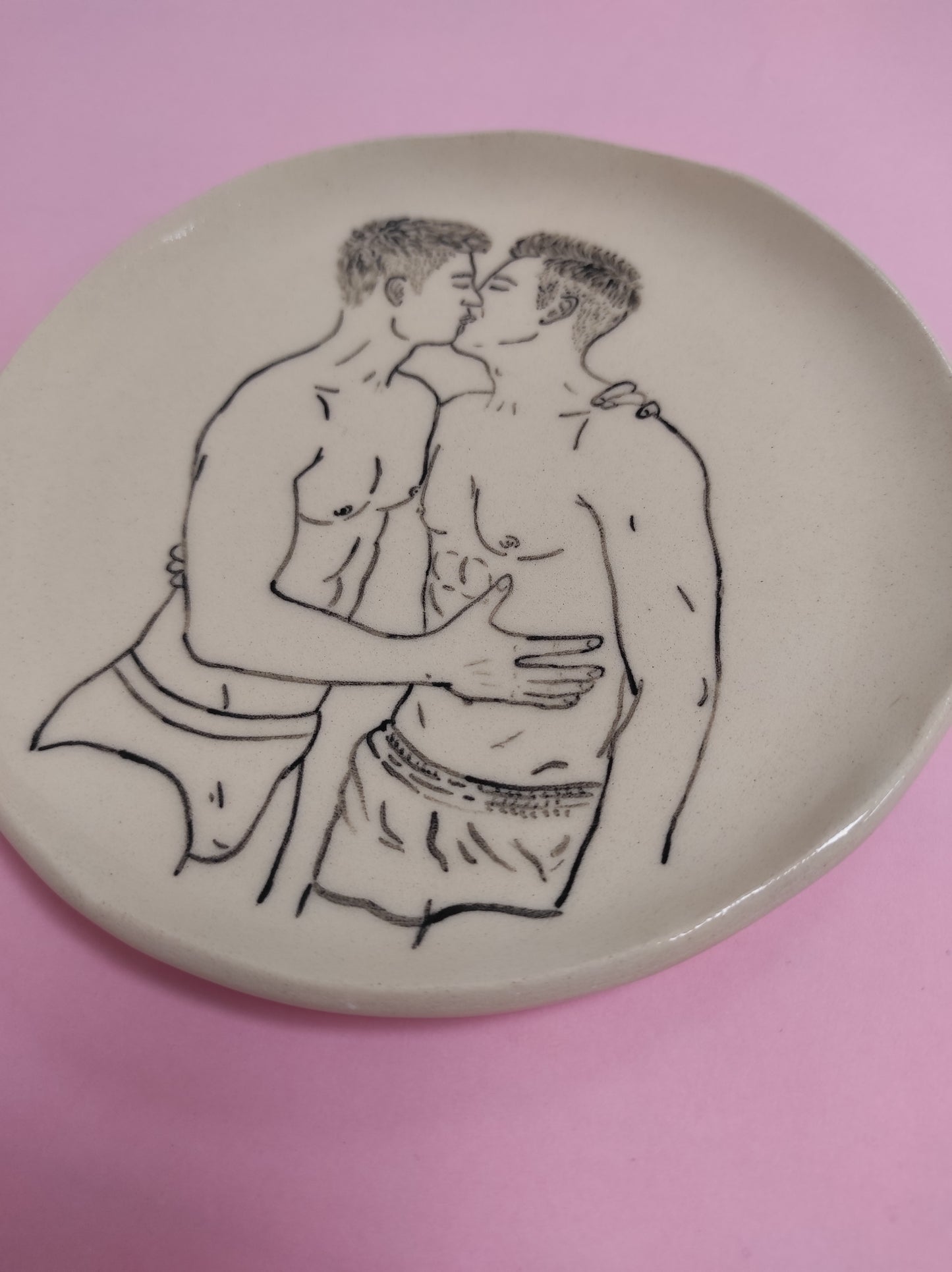 Decorative plate «The kiss»