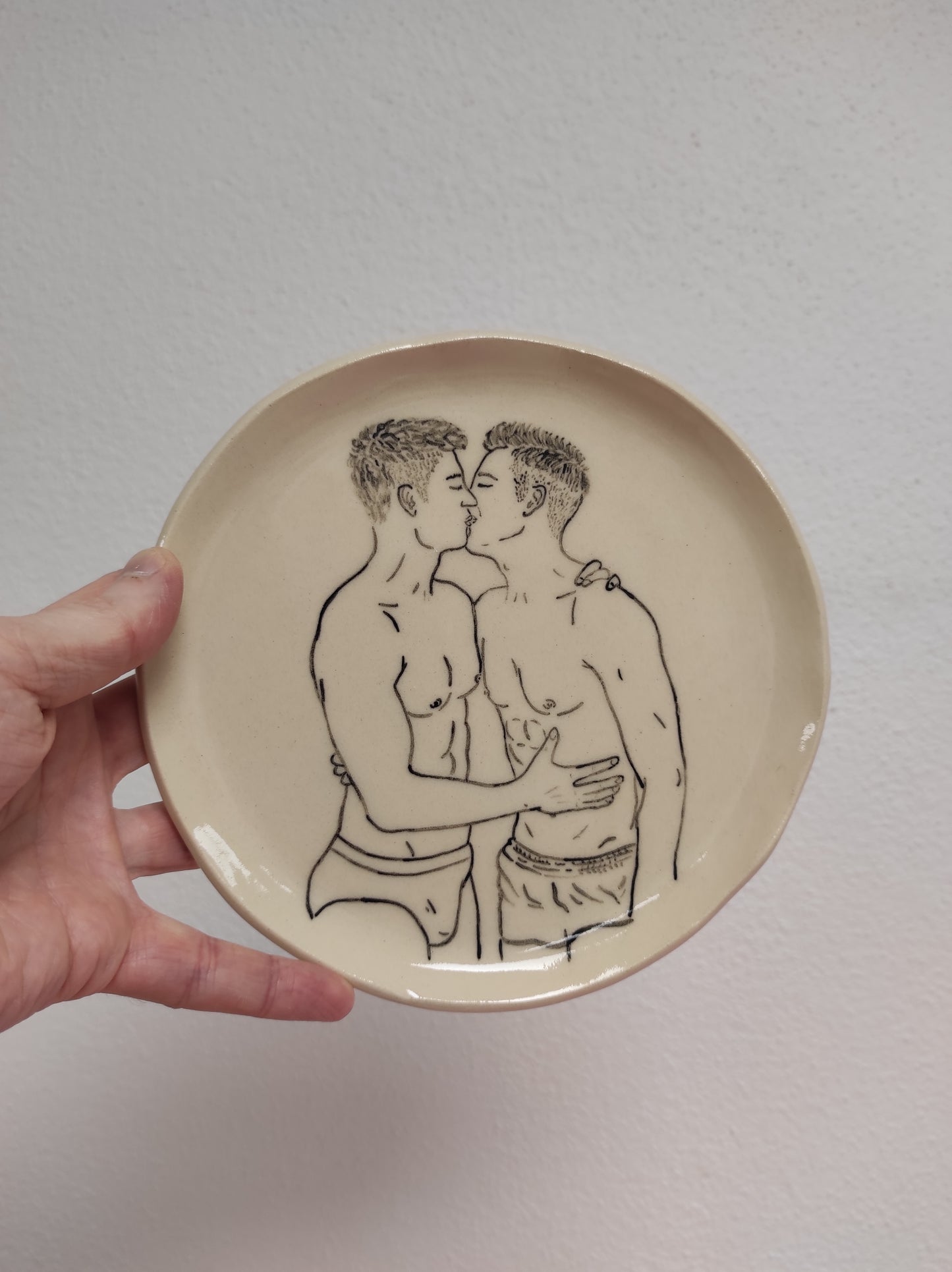 Decorative plate «The kiss»